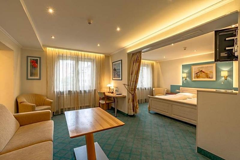 Parkhotel Crombach image
