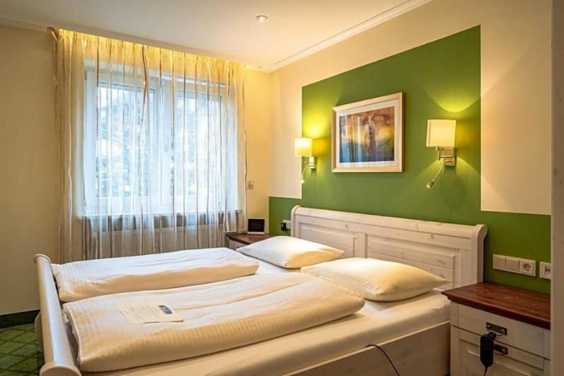 Parkhotel Crombach image