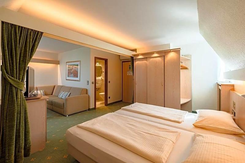 Parkhotel Crombach image
