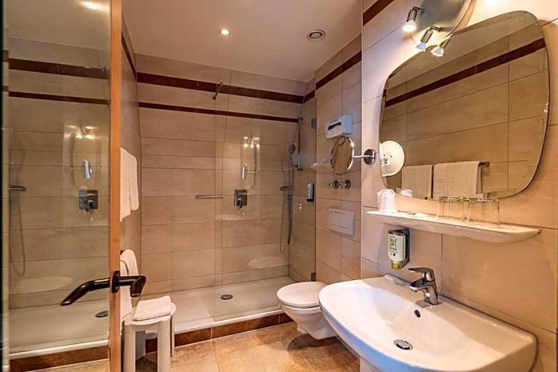 Parkhotel Crombach image