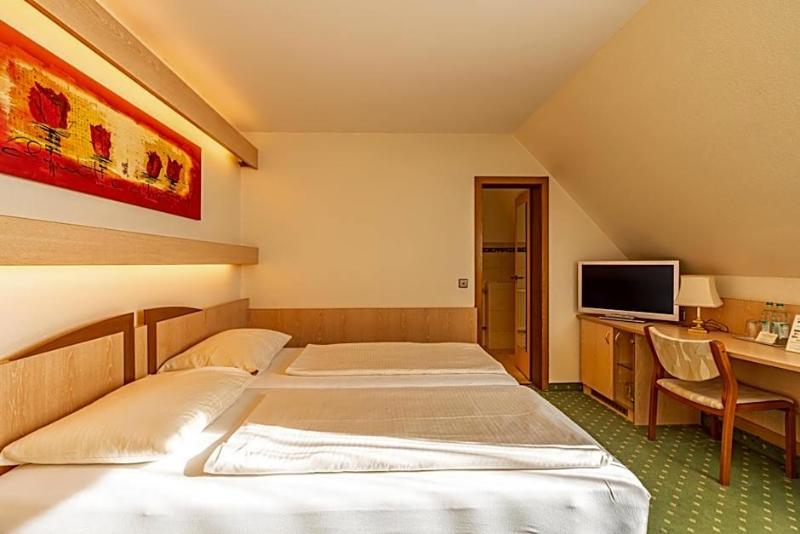 Parkhotel Crombach image