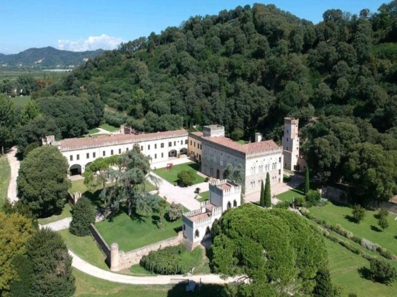 Schloss Gli Ulivi image