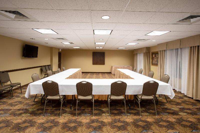 Holiday Inn Express Hotel & Suites Lander image