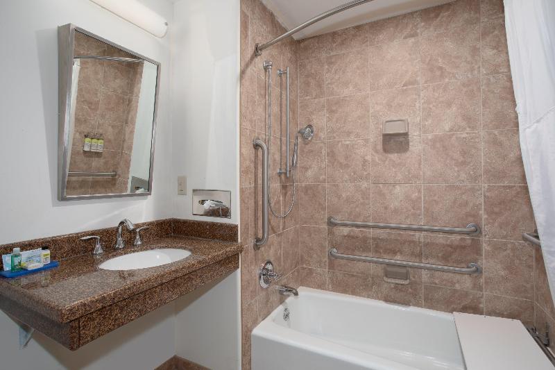 Holiday Inn Express Hotel & Suites Lander photo 13