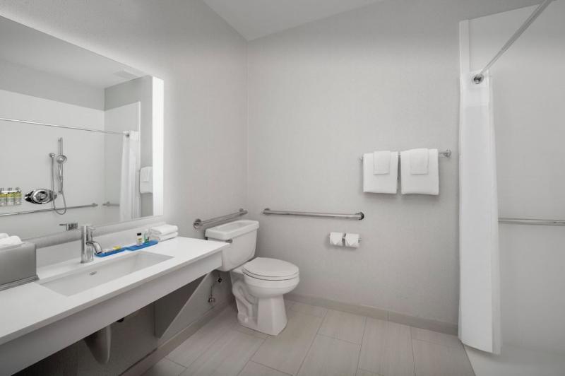Holiday Inn Express Hotel & Suites Lander image