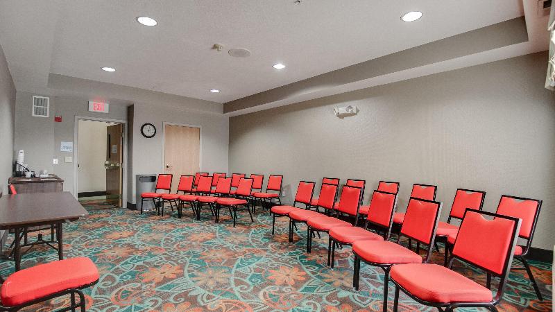Holiday Inn Express & Suites St. Cloud image