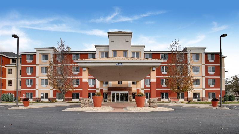 Holiday Inn Express & Suites St. Cloud image