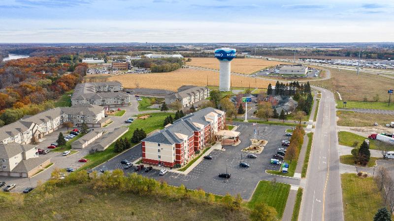 Holiday Inn Express & Suites St. Cloud image