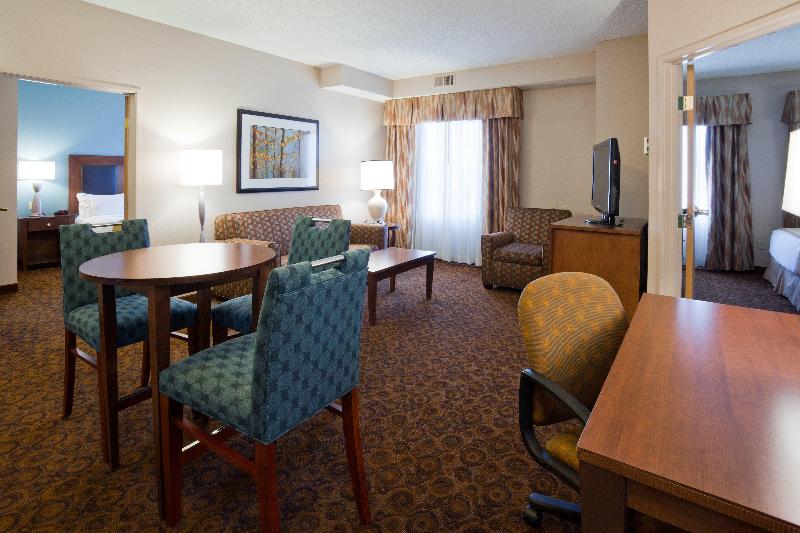 Holiday Inn Express & Suites St. Cloud image