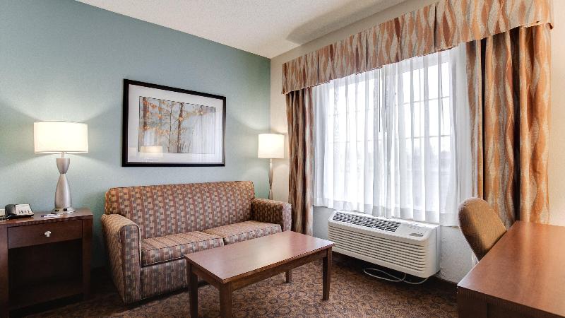 Holiday Inn Express & Suites St. Cloud image