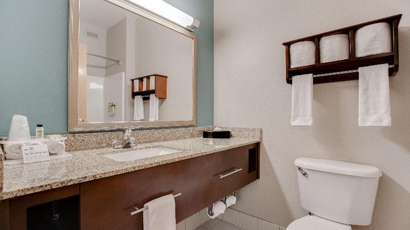 Holiday Inn Express & Suites St. Cloud image