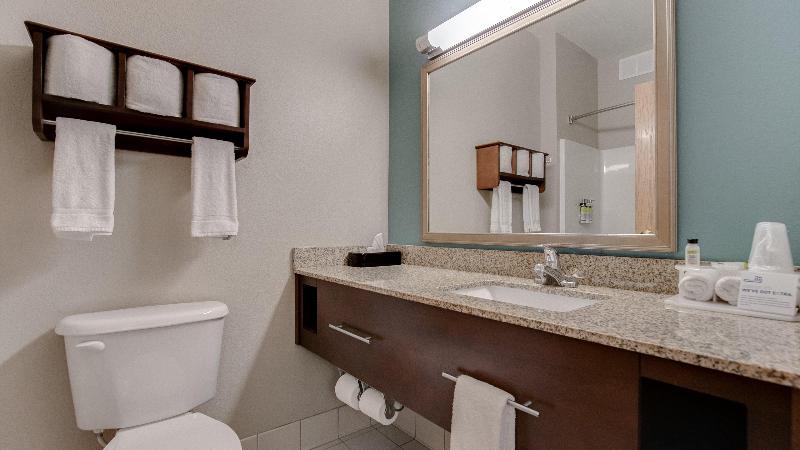 Holiday Inn Express & Suites St. Cloud image