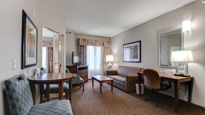 Holiday Inn Express & Suites St. Cloud image