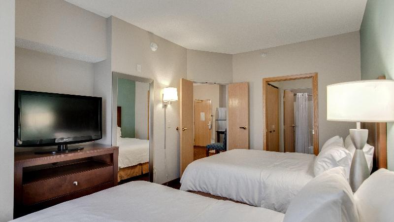 Holiday Inn Express & Suites St. Cloud image