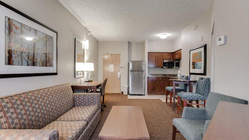 Holiday Inn Express & Suites St. Cloud image