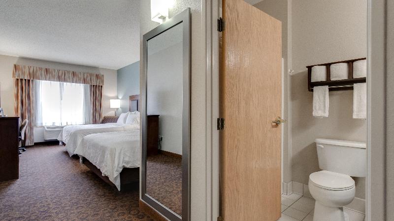 Holiday Inn Express & Suites St. Cloud image