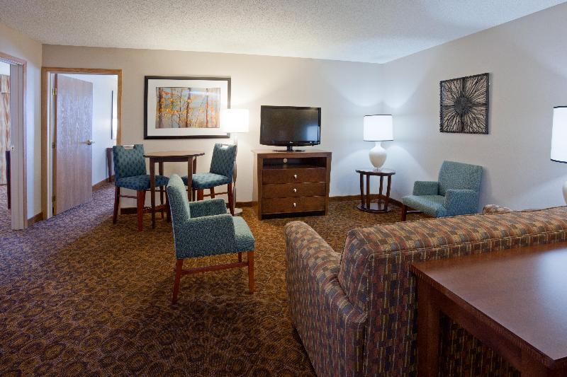 Holiday Inn Express & Suites St. Cloud image