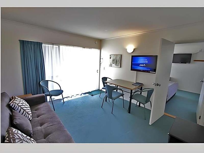 Accolade Lodge Motel image