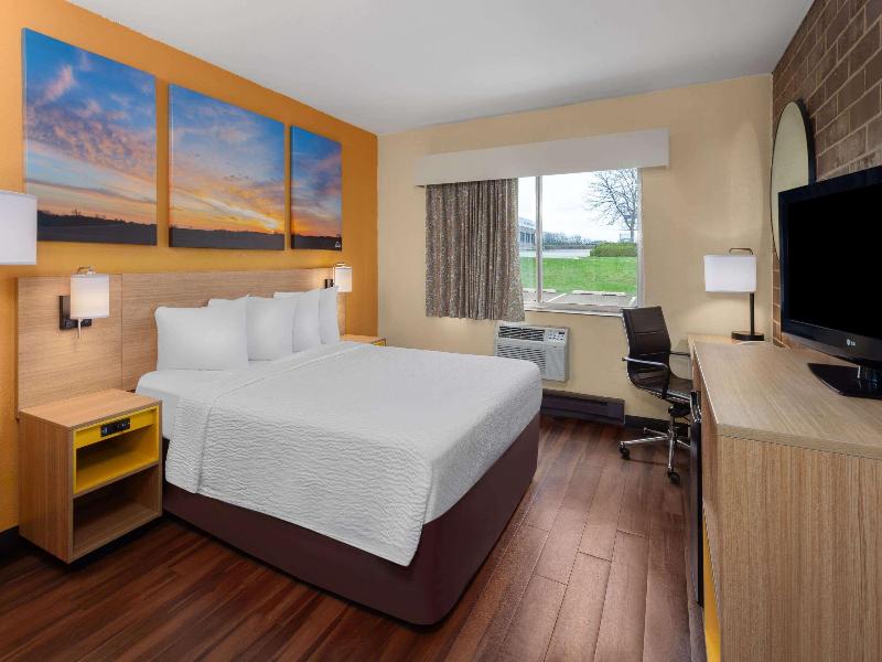 Days Inn by Wyndham Rockford image