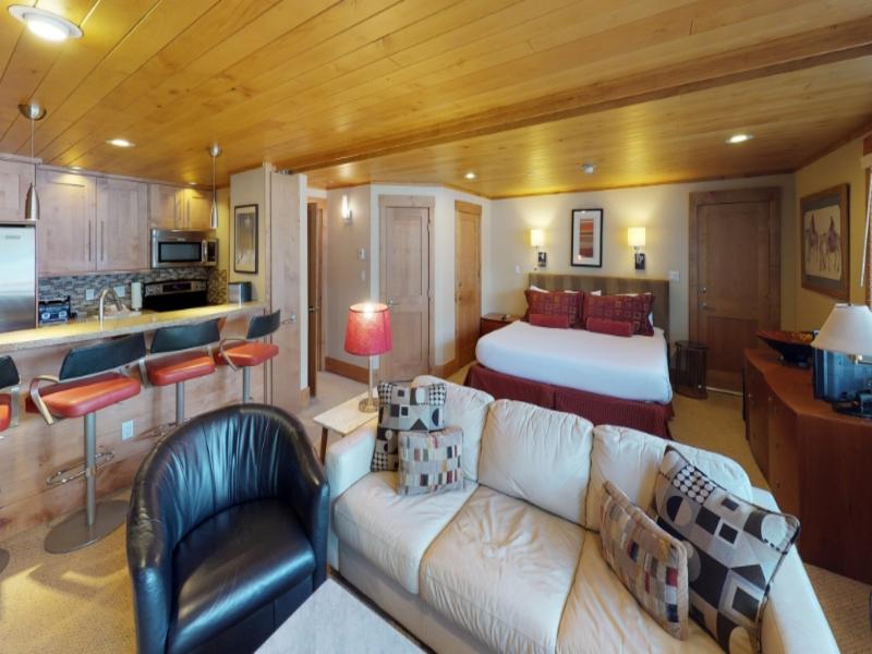 Manor Vail Lodge image