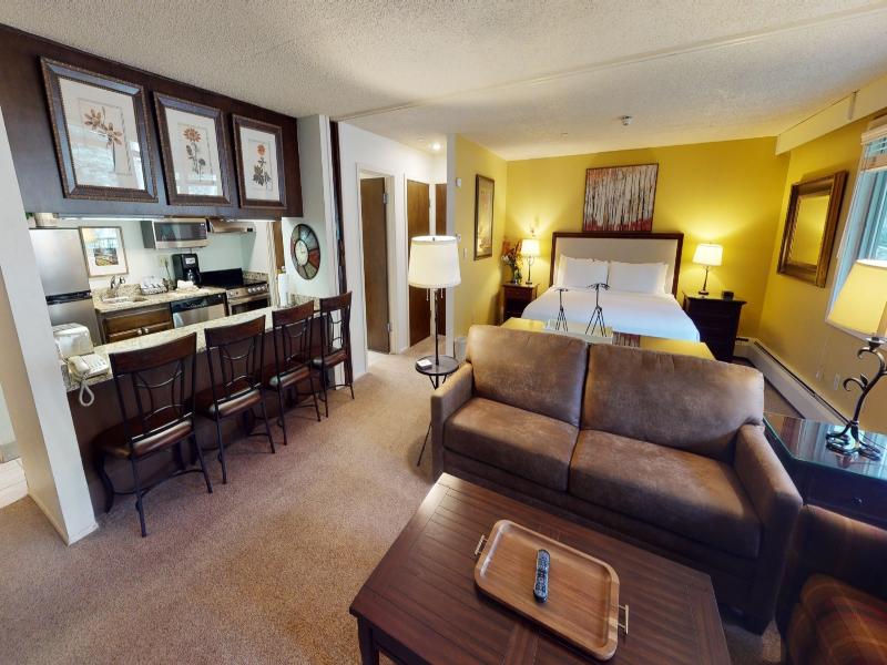 Manor Vail Lodge image