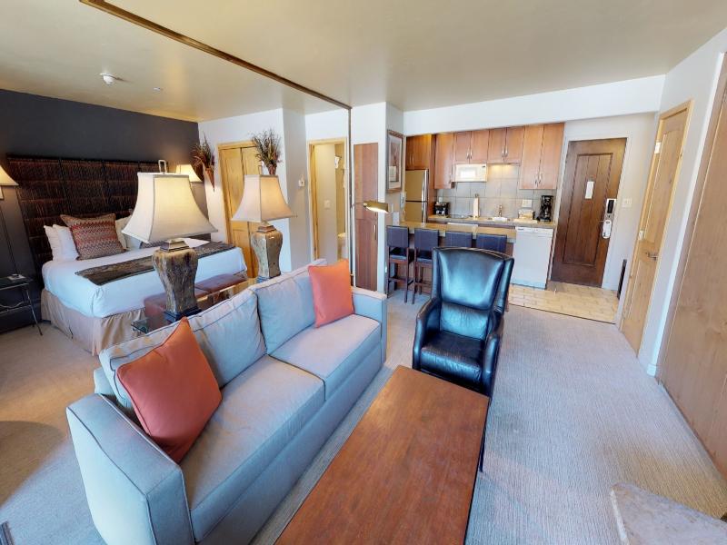 Manor Vail Lodge image