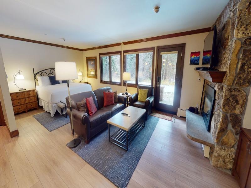 Manor Vail Lodge image