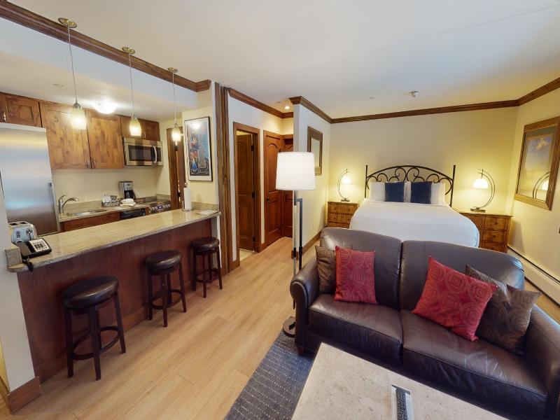 Manor Vail Lodge image