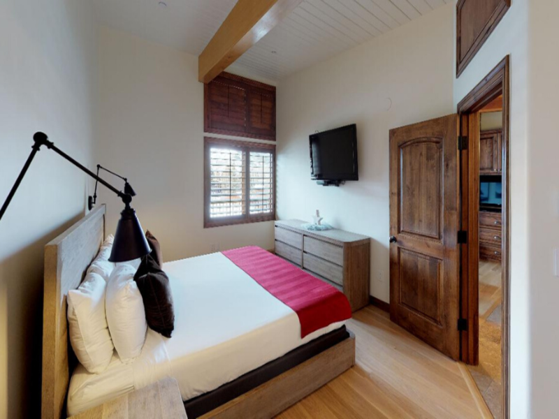 Manor Vail Lodge image