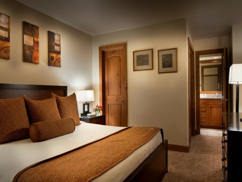 Manor Vail Lodge image