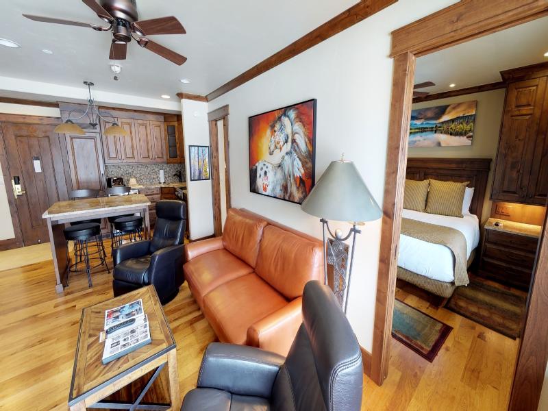 Manor Vail Lodge image