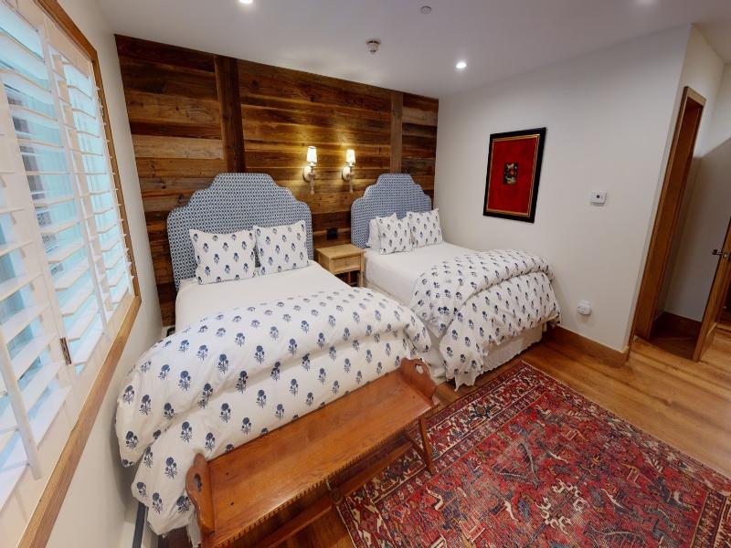 Manor Vail Lodge image