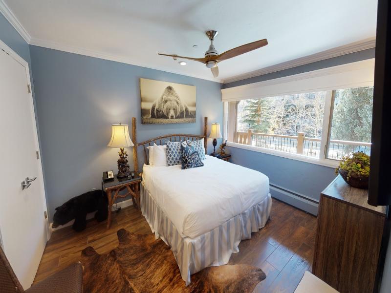 Manor Vail Lodge image