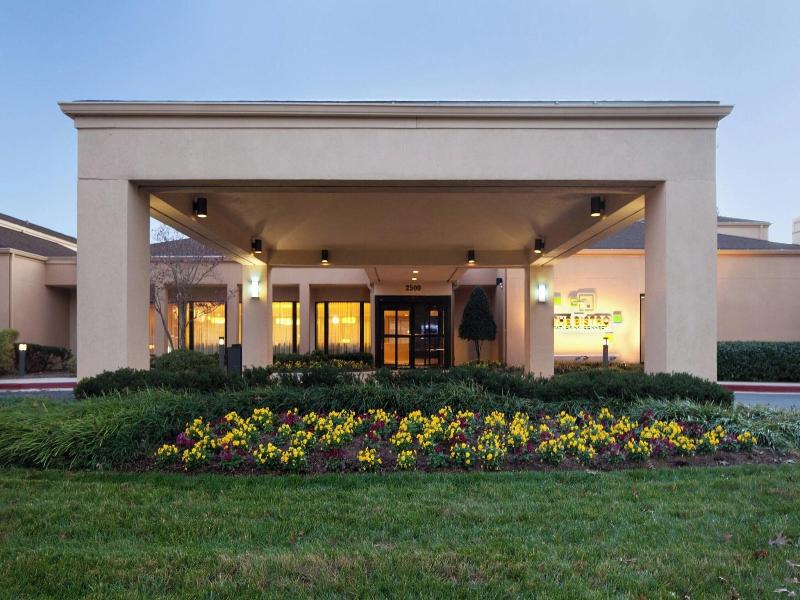Courtyard Rockville image