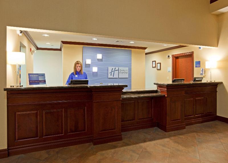 Holiday Inn Express & Suites Winona