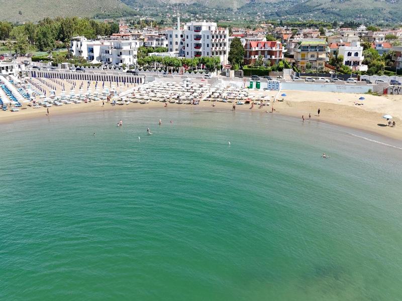 Bajamar Beach Hotel image