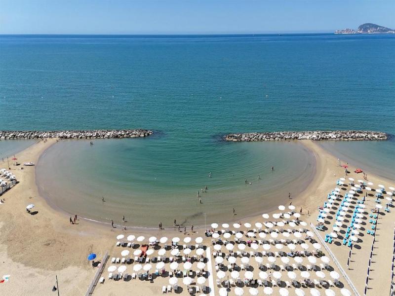 Bajamar Beach Hotel image