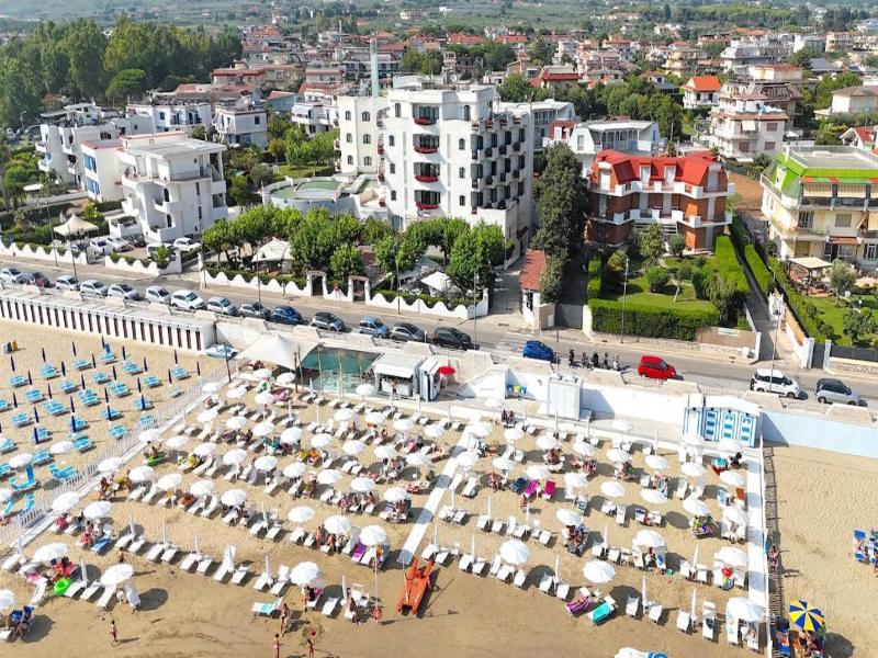 Bajamar Beach Hotel image