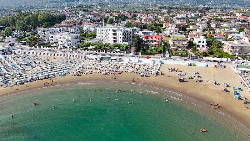 Bajamar Beach Hotel image