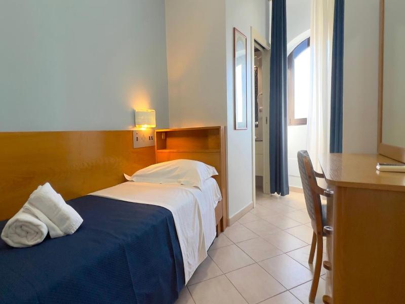 Bajamar Beach Hotel image