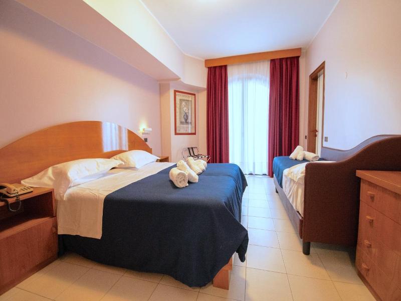 Bajamar Beach Hotel image