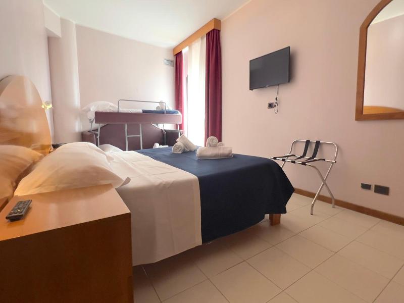 Bajamar Beach Hotel image