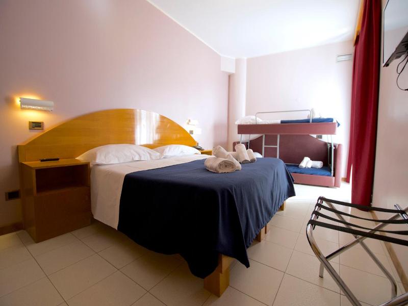 Bajamar Beach Hotel image