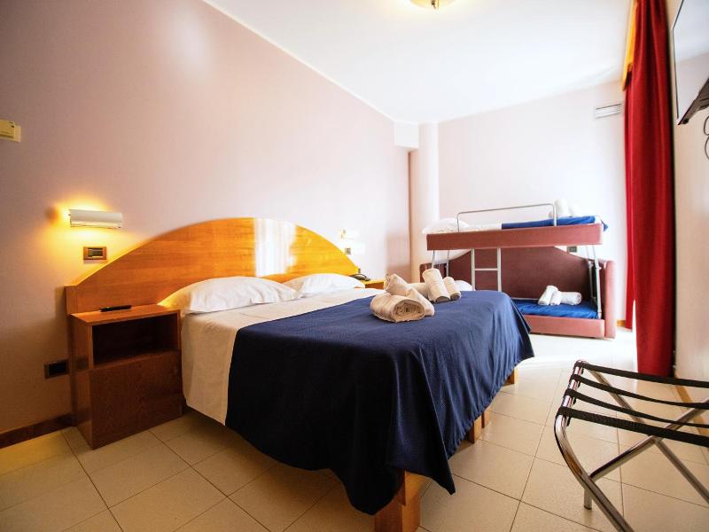 Bajamar Beach Hotel image