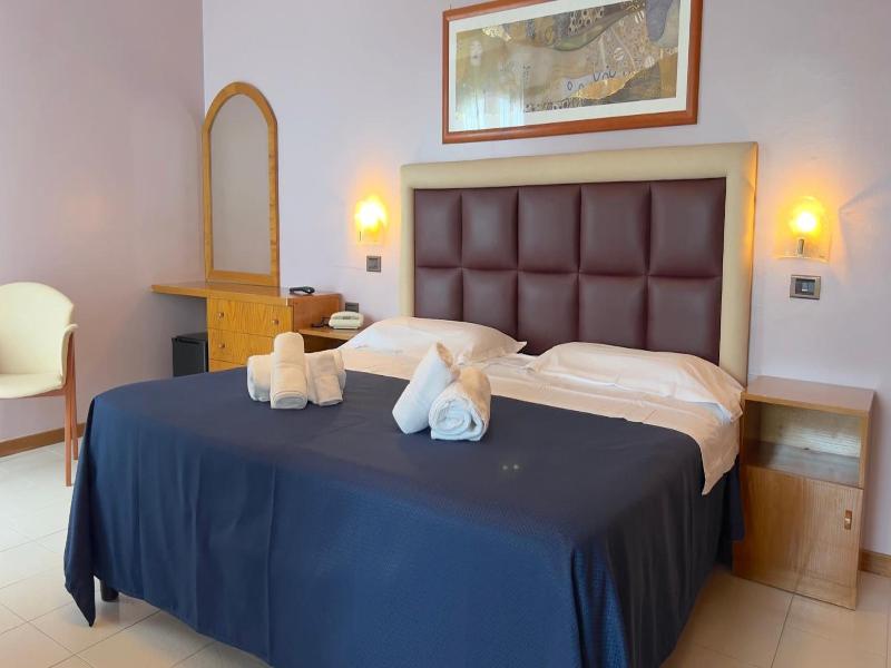 Bajamar Beach Hotel image