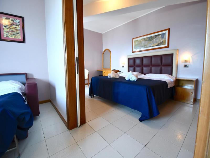 Bajamar Beach Hotel image