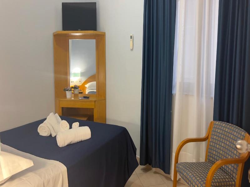 Bajamar Beach Hotel image