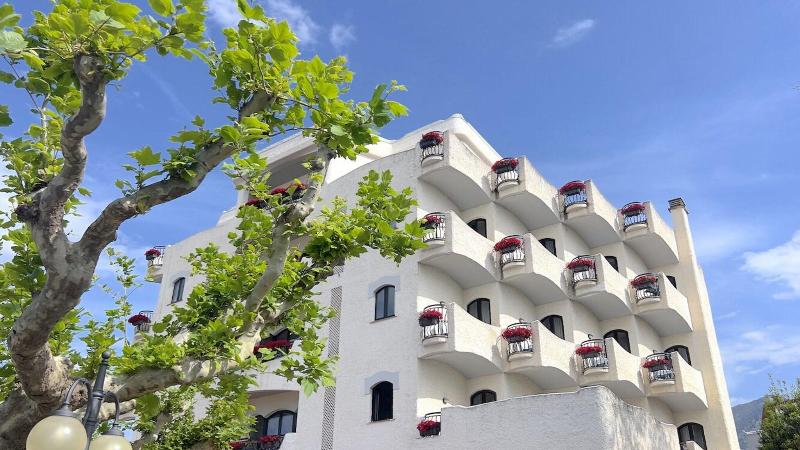 Bajamar Beach Hotel image
