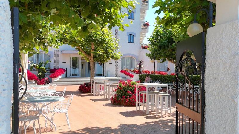 Bajamar Beach Hotel image