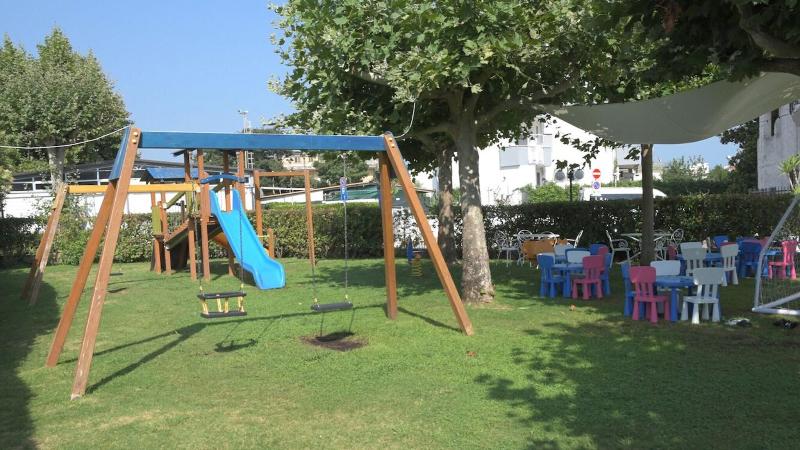 Bajamar Beach Hotel image